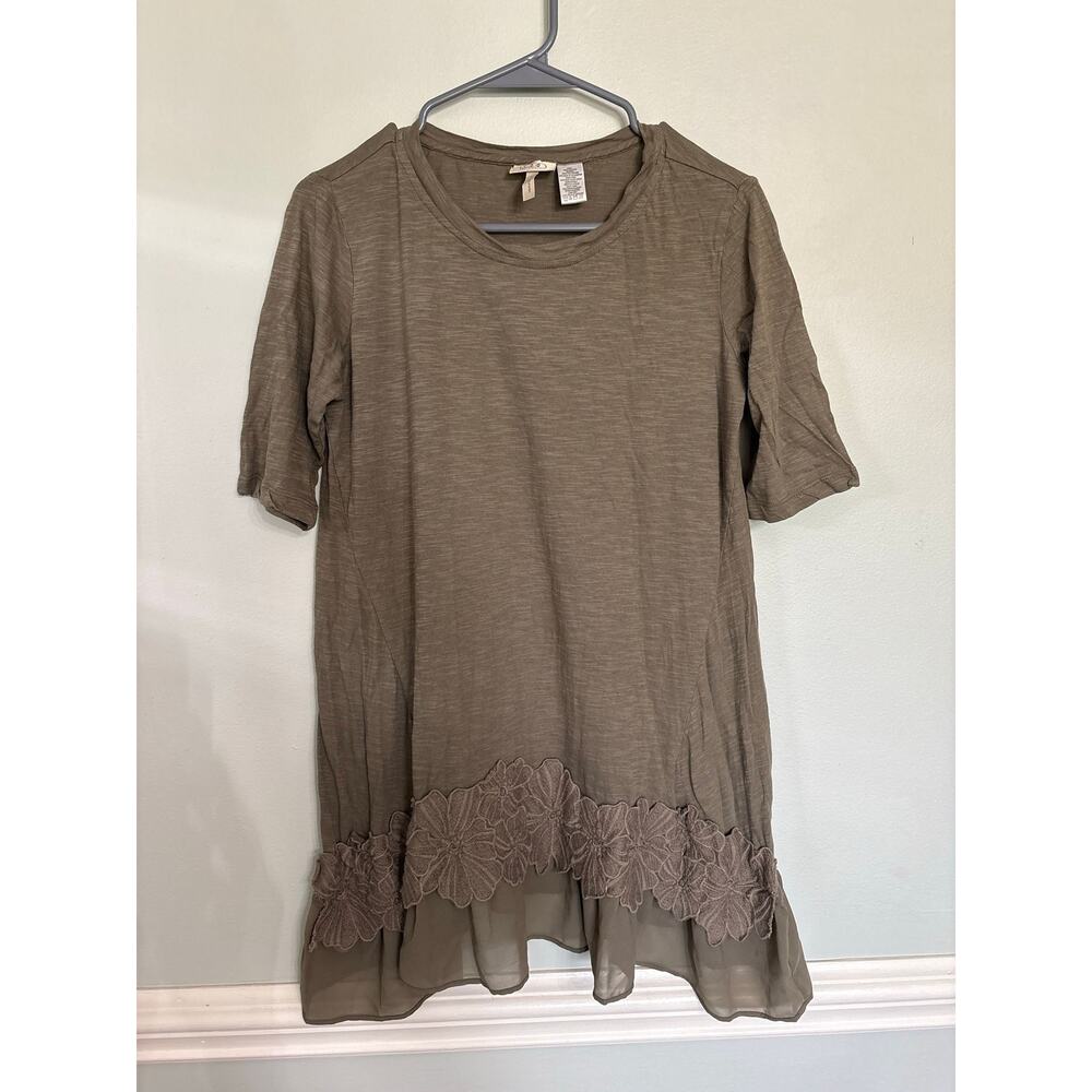LOGO Lori Goldstein Taupe Ruffle Hem Tunic Top Women’s Small Boho Layered
